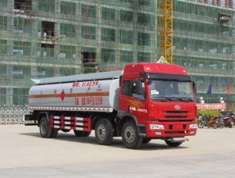 解放小三軸運(yùn)油車28立方
