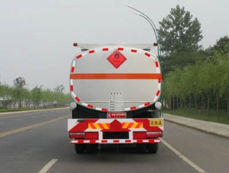 東風(fēng)后雙橋運(yùn)油車