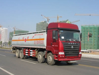 重汽豪運前四后八運油車