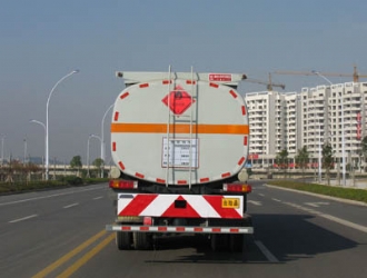 重汽豪運前四后八運油車