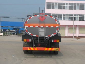解放小三軸化工液體運輸車