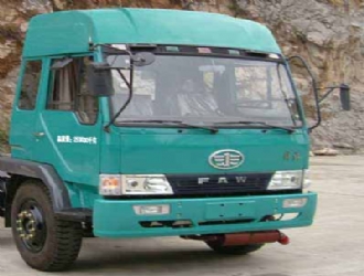 解放小三軸化工液體運輸車