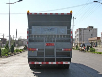 重汽豪沃后雙橋碎石同步封層車
