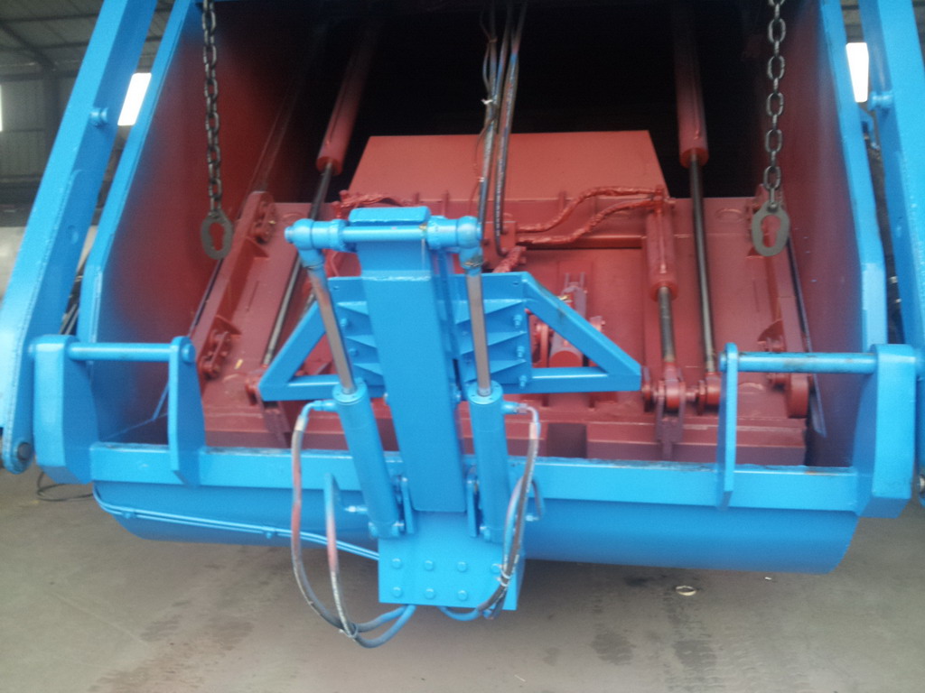 壓縮式垃圾車帶后翻轉(zhuǎn)機(jī)構(gòu)