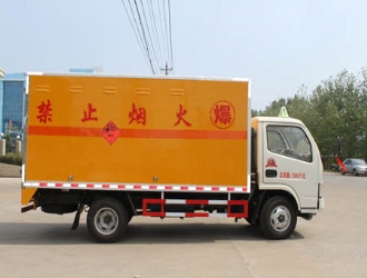 國四東風(fēng)銳鈴3噸爆破器材運(yùn)輸車