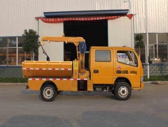 國(guó)四東風(fēng)小多利卡雙排座清淤車