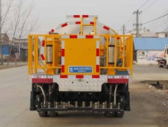 國(guó)四東風(fēng)小多利卡雙排座瀝清灑布車