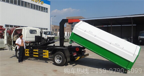 4-5方東風(fēng)福瑞卡常柴95馬力國四發(fā)動(dòng)機(jī)拉臂式垃圾車