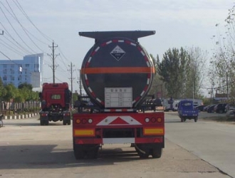 33噸氫氧化鈉運(yùn)輸半掛車