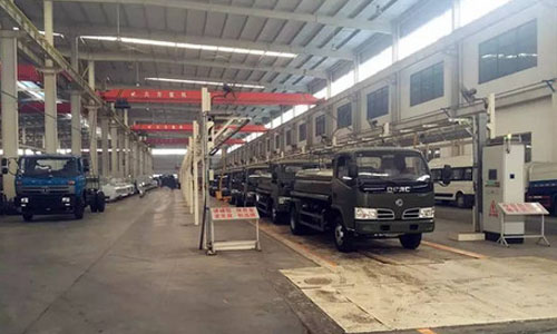 湖北程力灑水車生產(chǎn)流水線