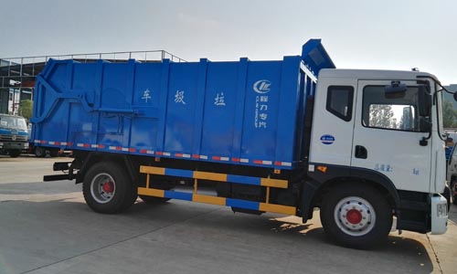 東風(fēng)多利卡D9對(duì)接式垃圾車圖片