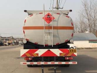 國(guó)五東風(fēng)D913小三軸運(yùn)油車