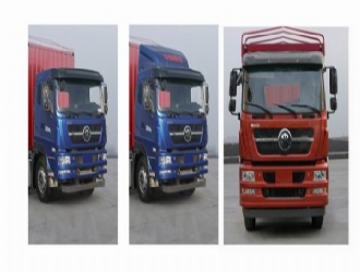 國五重汽斯太爾小三軸畜禽運(yùn)輸車