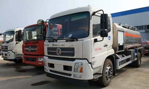 湖北程力油化車化工液體運(yùn)輸車