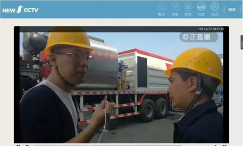 鏡頭中的智能一體化公路灑布車(chē)，由程力公路養(yǎng)護(hù)專(zhuān)業(yè)廠研制生產(chǎn)，擁有自主的知識(shí)產(chǎn)權(quán)和專(zhuān)利，全過(guò)程由一名操作人員智能作業(yè)，一個(gè)工時(shí)可節(jié)約100個(gè)工人的勞動(dòng)成本，規(guī)避了瀝青中苯含量對(duì)施工人員的傷害，環(huán)保節(jié)能，售價(jià)高達(dá)138萬(wàn)元也深受用戶歡迎，在國(guó)內(nèi)處于領(lǐng)先水平。
