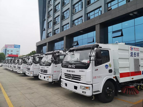 程力CLW5110TXSD5型洗掃車，清洗掃地保潔樣樣開掛，質(zhì)量與性能雙雙領(lǐng)先，在終端市場占有絕對的優(yōu)勢。