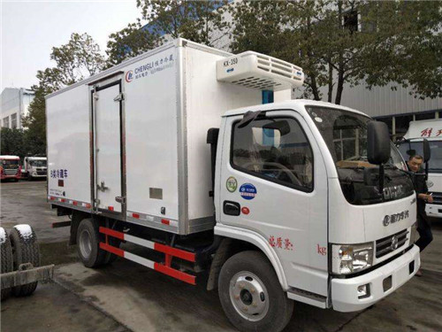 東風(fēng)魚苗運(yùn)輸冷藏車、鮮活水產(chǎn)品運(yùn)輸車