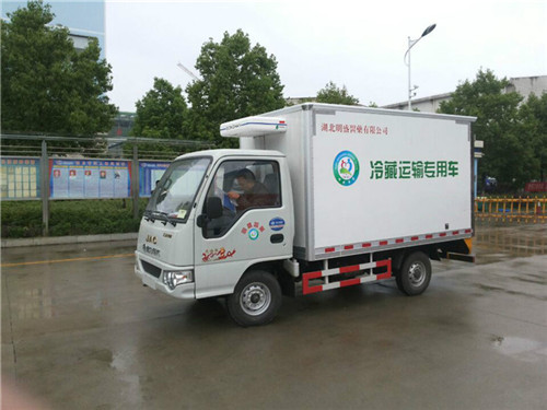 江淮康鈴X5國六汽油機(jī)冷藏車廂長3.5米