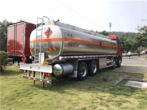 解放J6M前四后八31.5方鋁合金運(yùn)油車