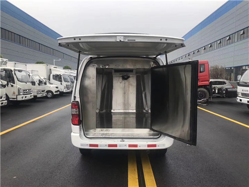 金杯新快運國六面包汽油冷藏車