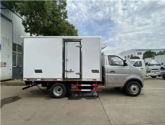 國六長安后單輪2.9米汽油冷藏車