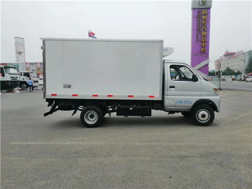 國六長安后單輪2.9米汽油冷藏車