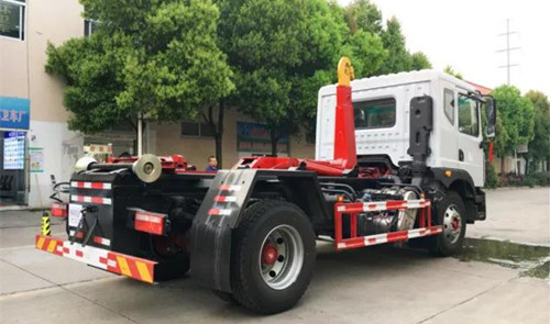 東風(fēng)多利卡D9國(guó)六車(chē)廂可卸式垃圾車(chē)