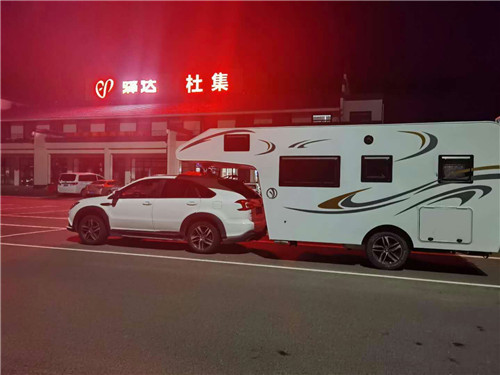 背駝式拖掛房車內(nèi)飾圖片展示 背駝式拖掛房車內(nèi)飾圖片展示