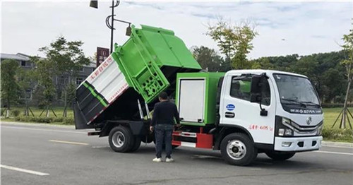 國六新型無泄漏自卸污泥垃圾運輸車