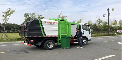 國六新型無泄漏自卸污泥垃圾運輸車