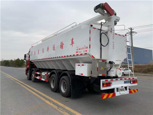 國(guó)六解放J6p前四后八散裝飼料運(yùn)輸車(chē)