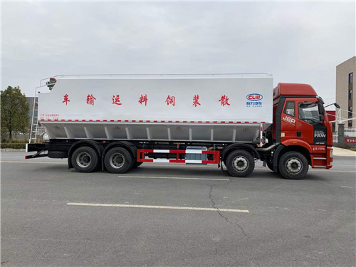 國(guó)六解放J6p前四后八散裝飼料運(yùn)輸車(chē)