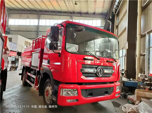 國(guó)六東風(fēng)多利卡D9消防灑水車，10噸灑水車