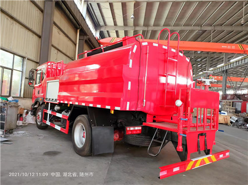 國(guó)六東風(fēng)多利卡D9消防灑水車，10噸灑水車