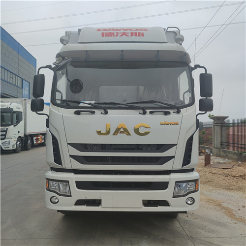 6米8國(guó)六冷藏車江淮德沃斯Q9云內(nèi)220馬力冷藏車