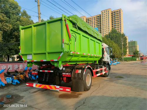 東風(fēng)多利卡D9勾臂垃圾車(chē)