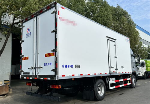 福田歐航高頂雙臥冷藏車（7米廂長(zhǎng)，加量不加價(jià)）