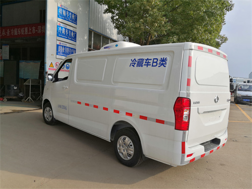 國六長安睿行M80面包冷藏車